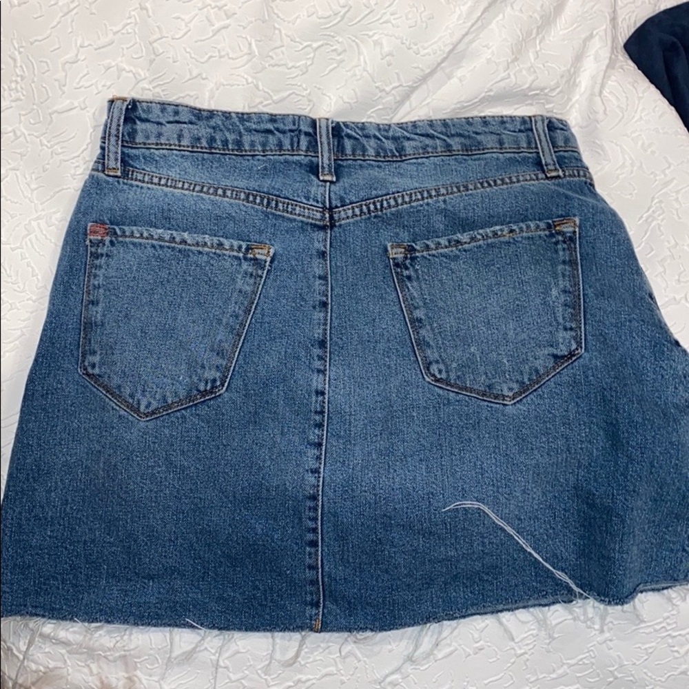 BDG frayed denim skirt!!! ❤️ NWOT - Picture 4 of 4